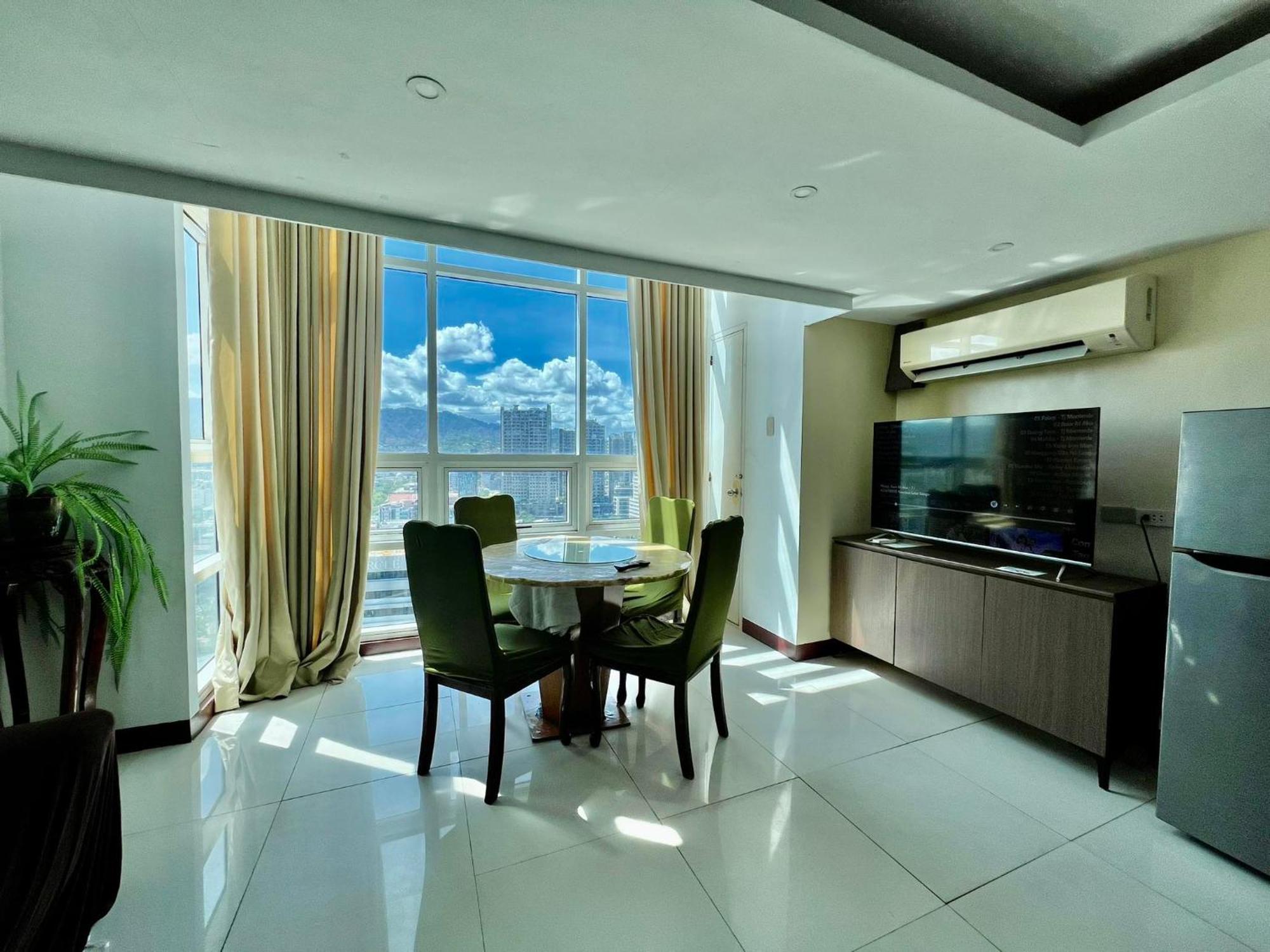 2 Bedroom Condo Unit With City And Mountain View Cebu Екстер'єр фото
